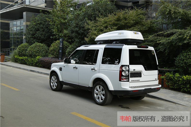 路虎發現4車頂行李箱安裝白色圖片